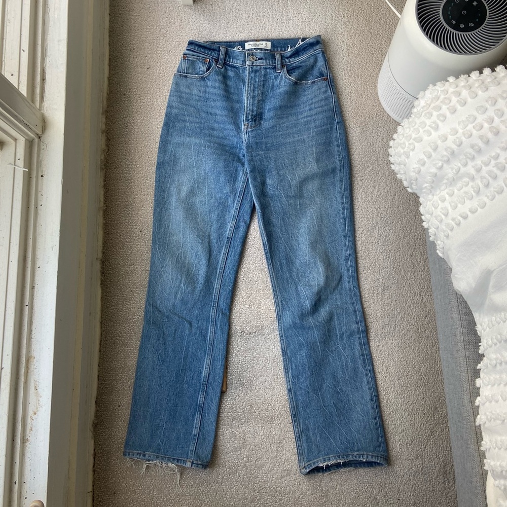 Abercrombie Ultra High Rise 90s Straight Jean